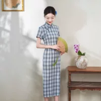 Xia Lu 2025, новый летний стиль, ретро клетчатый длинный синий, розовый, элегантный стиль для девочек, тонкий улучшенный Cheongsam для женщин