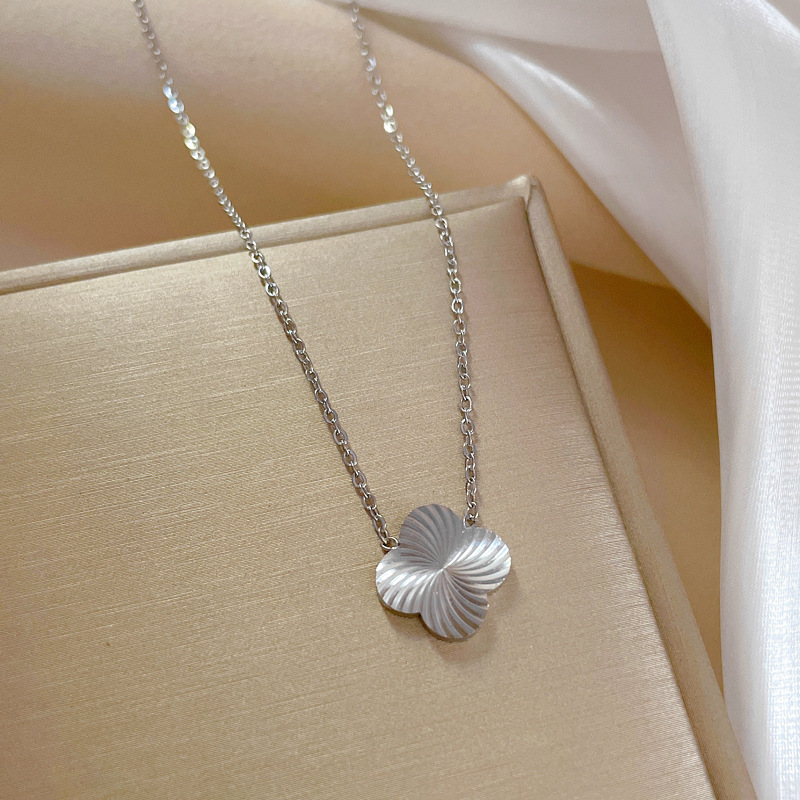 Simple Style Four Leaf Clover Titanium Steel Plating Necklace 1 Piece