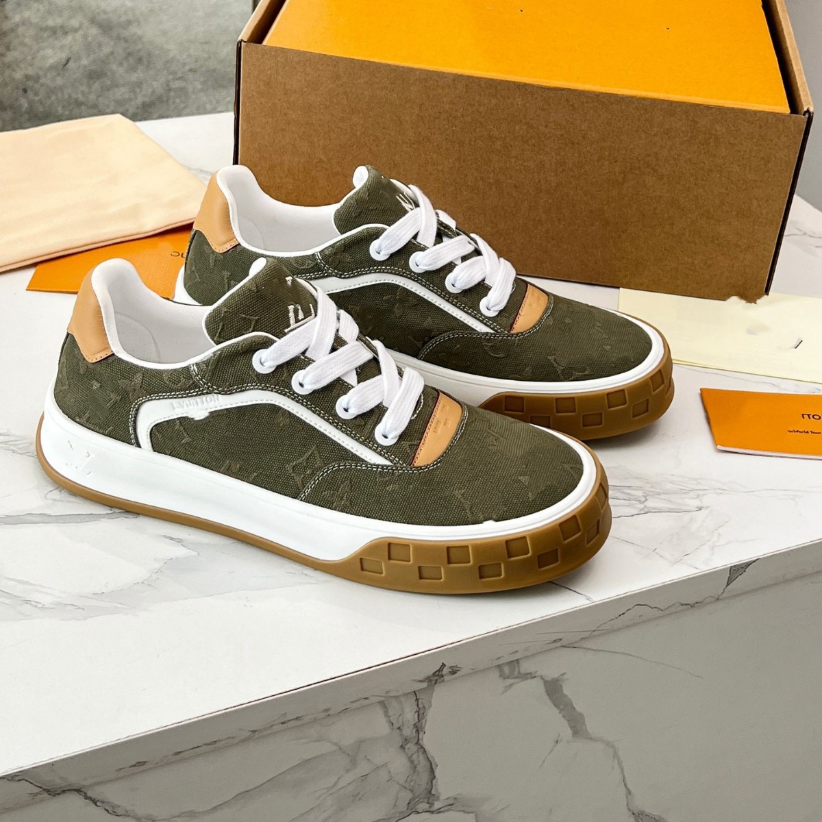 Guangzhou Factory Canvas Men's Shoes Printed Flat Casual Shoes Korean Style Low-Top Couple Thick-Soled Sneakers