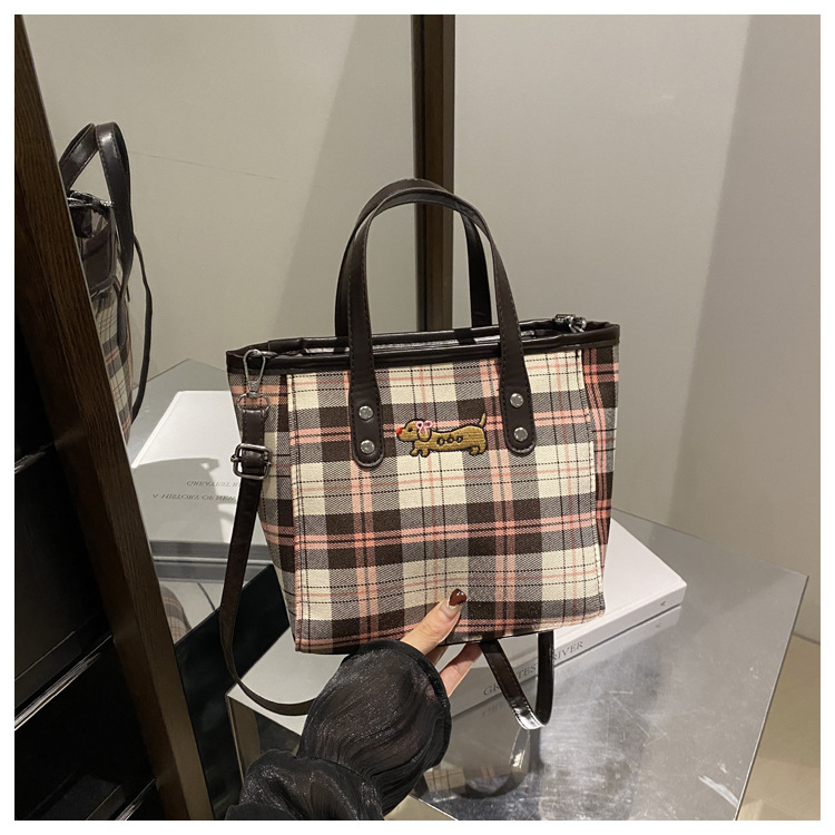 Cross-border personalized hand-carried fashionable and casual bucket bag for women, new autumn 2024 collection, contrasting color striped single-shoulder quality crossbody bag undefined