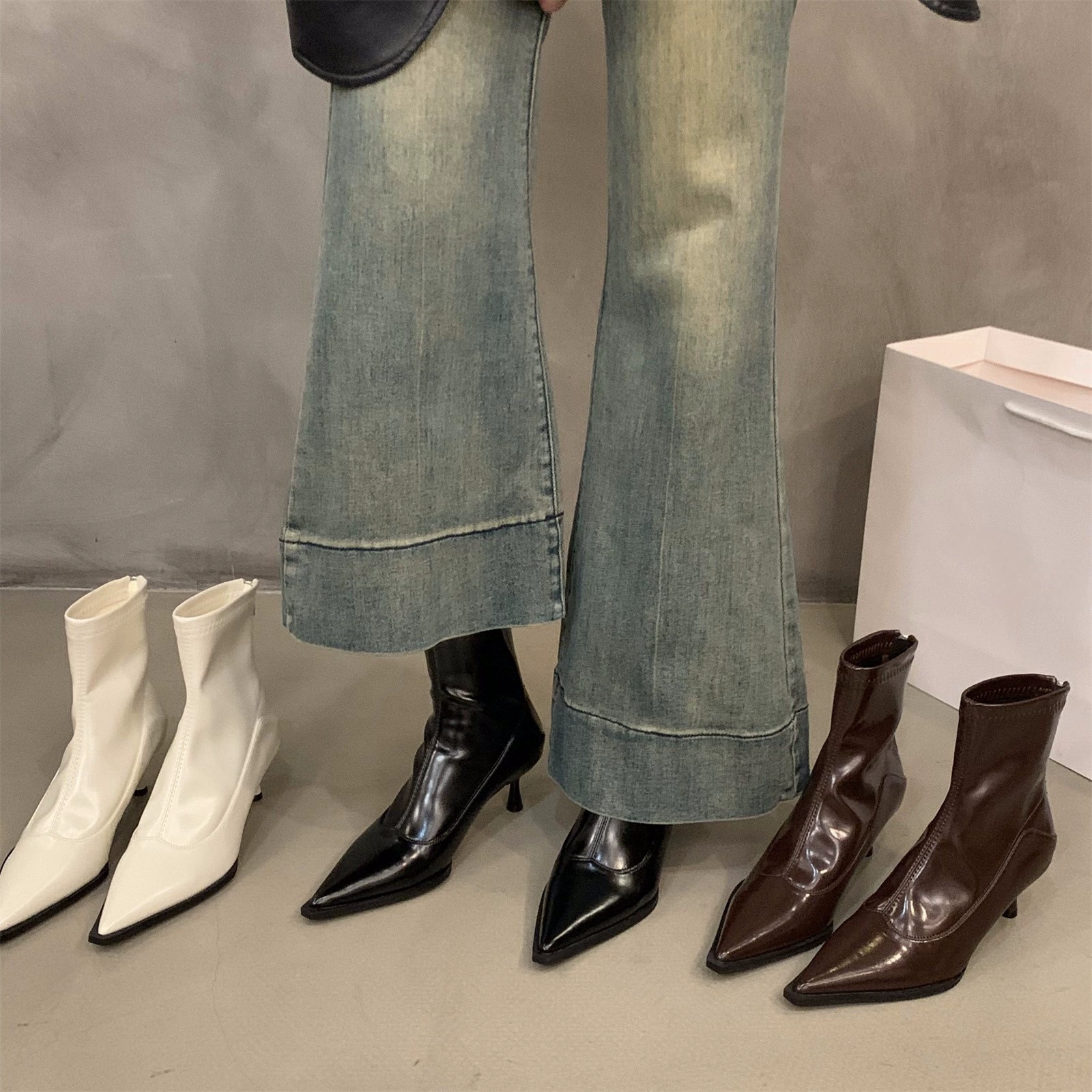 Наконечник на высоком каблуке французские маленькие короткие сапоги женские туфли 2024 новые весенние и осенние зимние плюшевые тощие сапоги корейские маленькие ботильоны