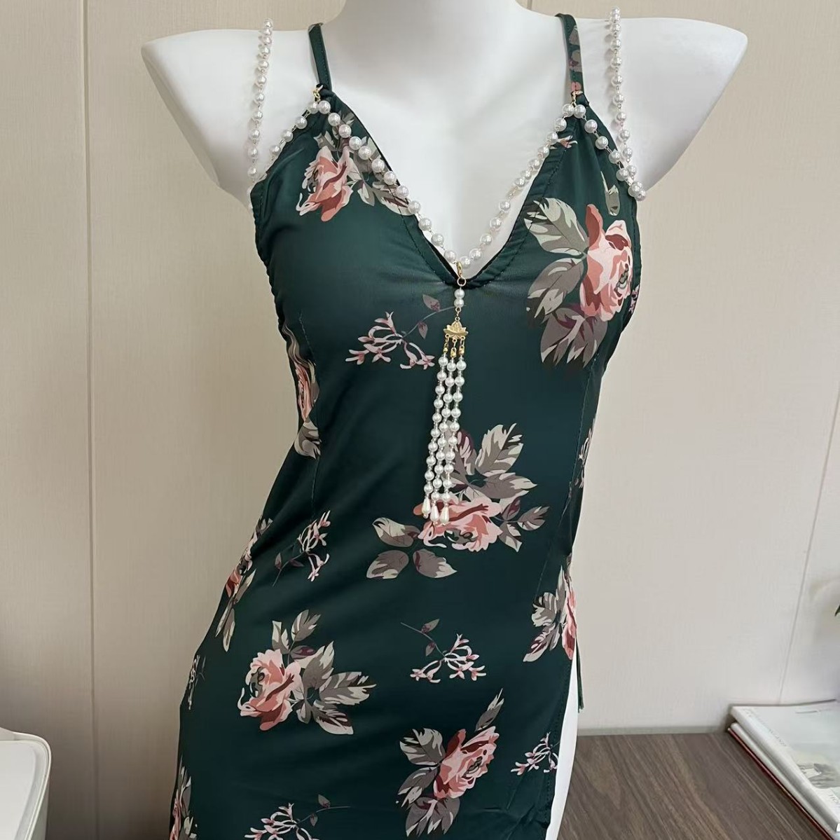 섹시한 란제리 섹시 슬링 원피스 높은 허리 스플릿 힙합 중화 민국 구슬 문자열 연예인 청삼 Nightdress