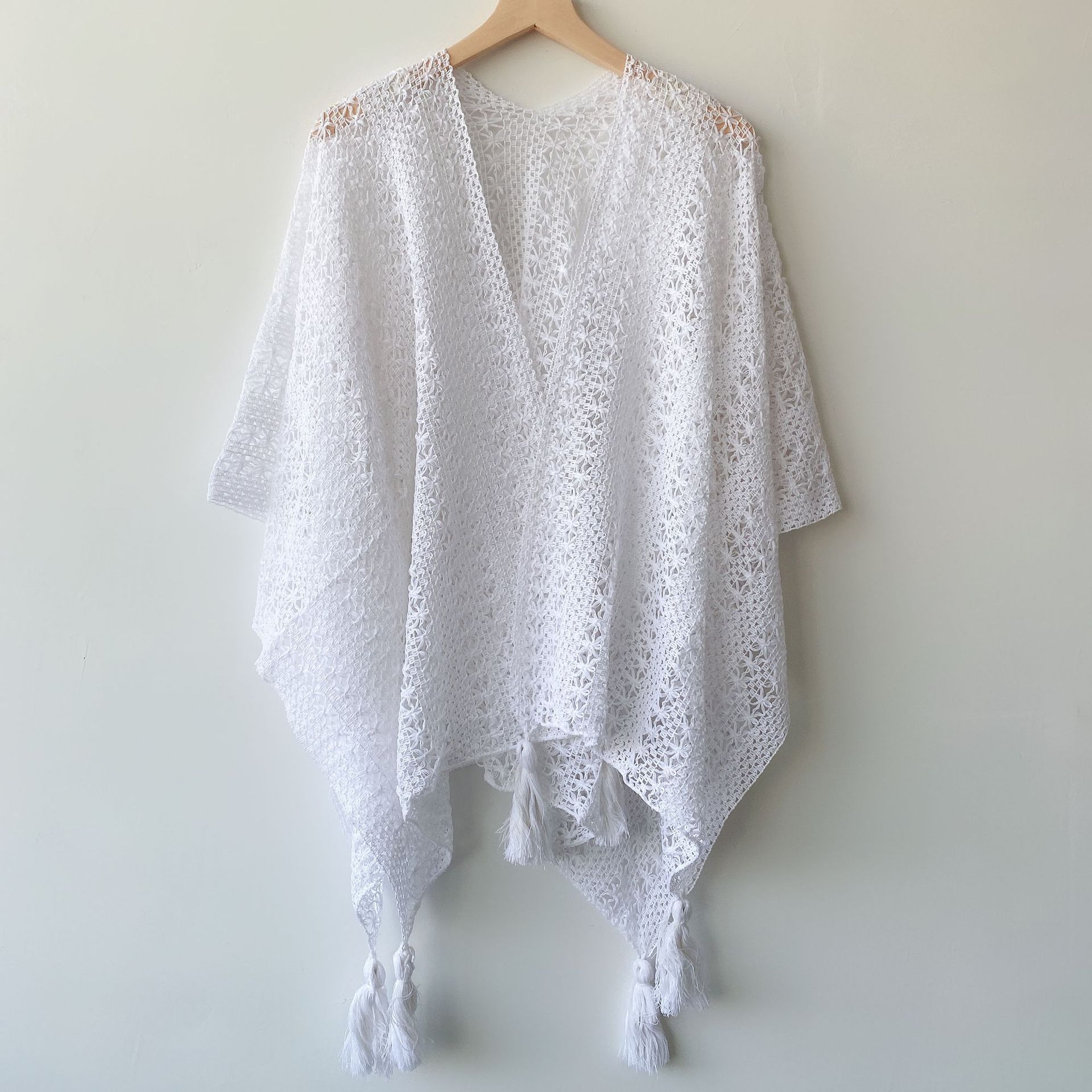 Großflächiger, einfarbiger Umhang im Ethno-Stil mit durchbrochener Strickdekoration, vielseitiges Cape und Tuch für Yunnan-Reiseoutfits_voghion.com