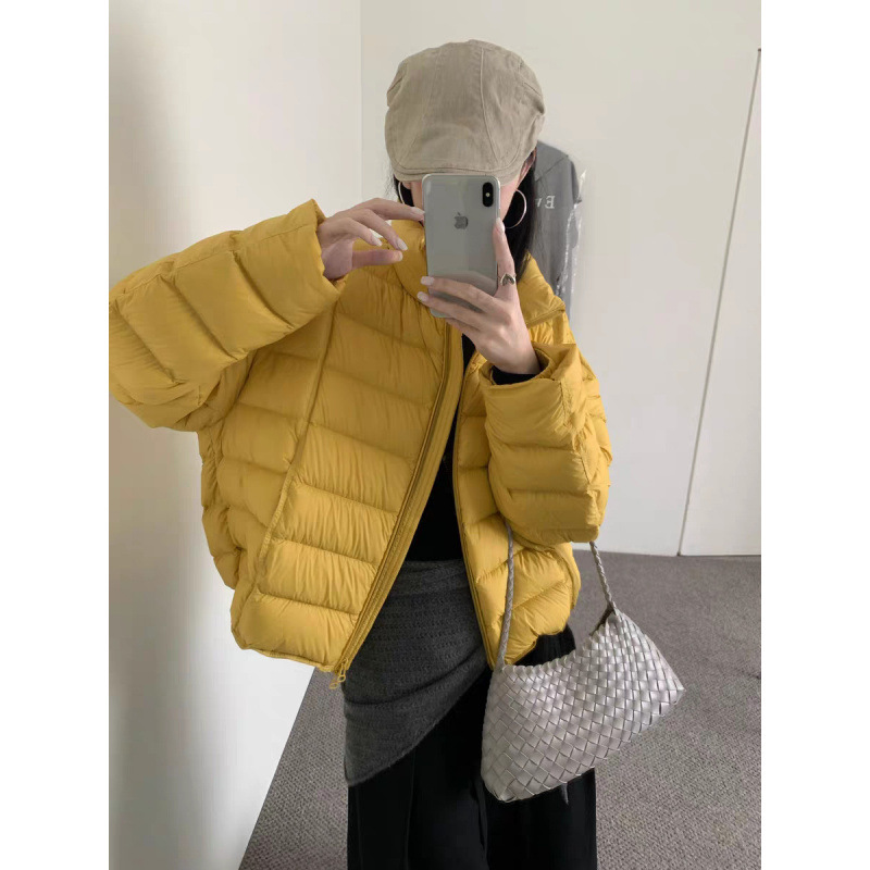 Korean Style Stand Collar Ribbed down Jacket for Women, Short 2025 Winter New Stylish Puffy Cloud-Like Petite Coat