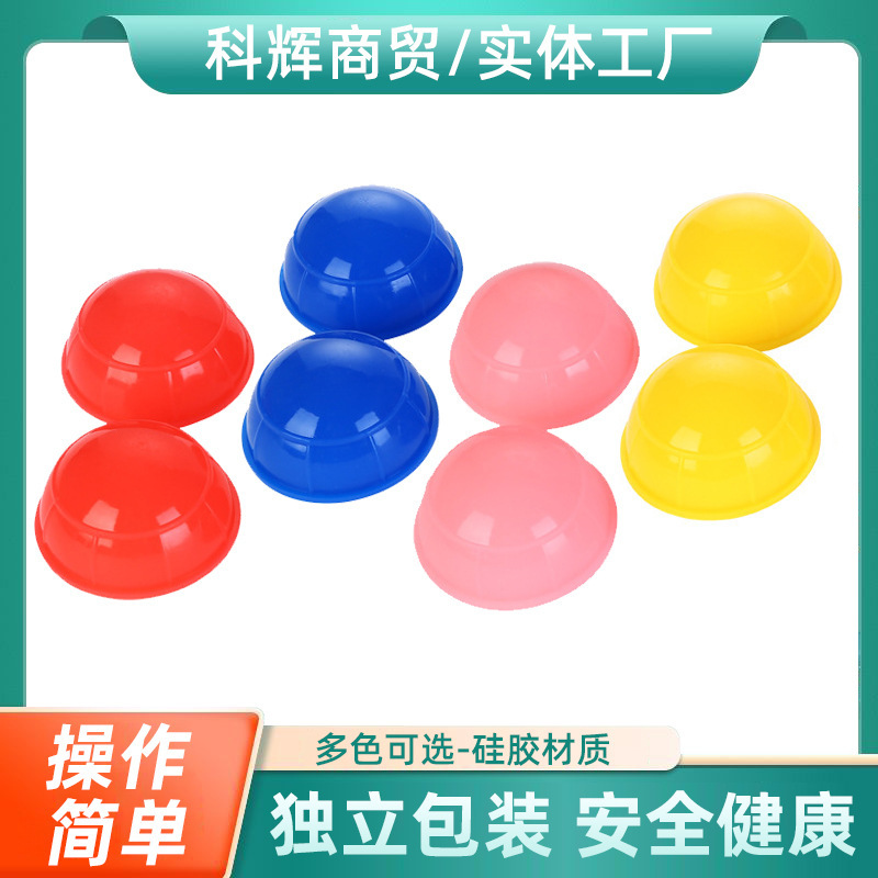 家庭用シリカゲル抜缶器の負圧タンクの子供が背中を開けてタンクを通り抜けます。|undefined