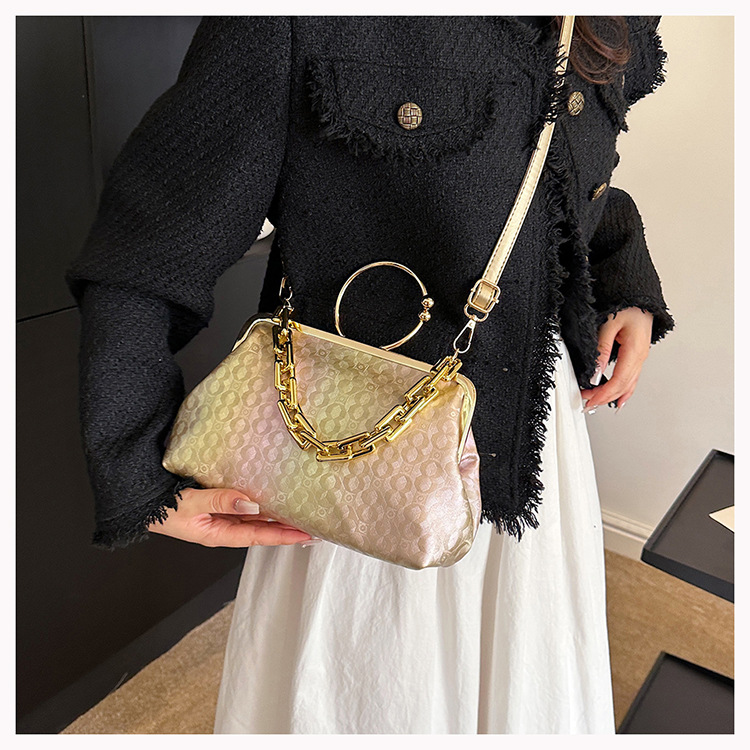 Borse da donna nuove transfrontaliere Borsa a tracolla a tracolla moda europea e americana Borsa da donna con fibbia a catena di fascia alta con texture_voghion.com