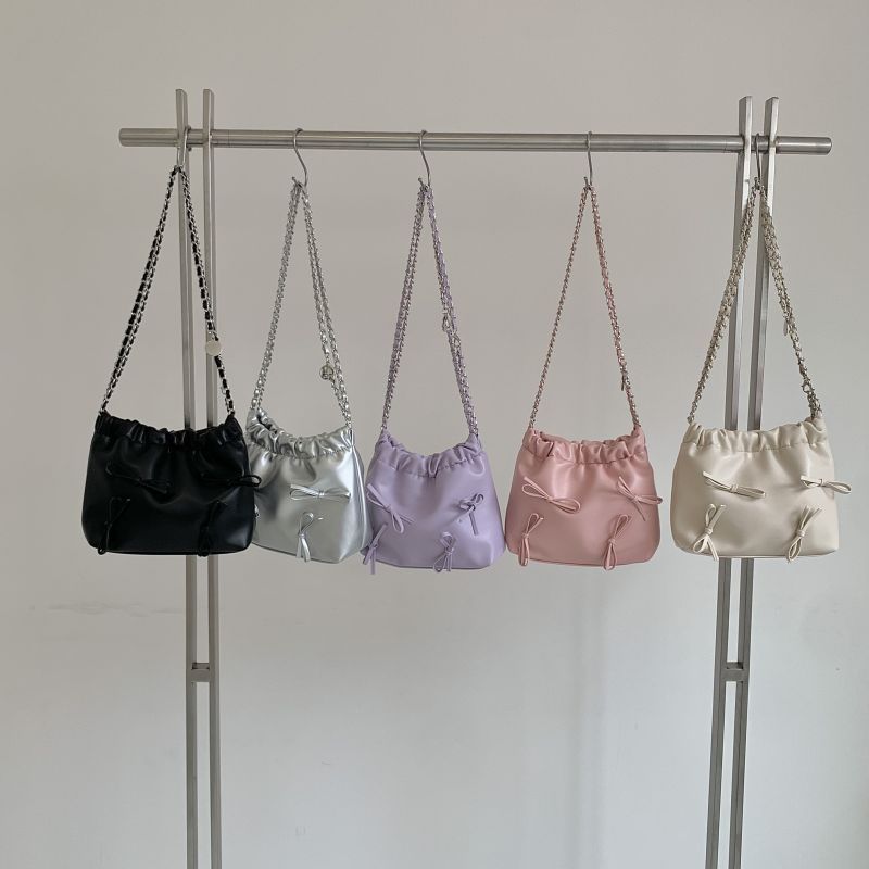 韩版春季款蝴蝶结链条包包女腋下包高级感小众软皮褶皱单肩水桶包