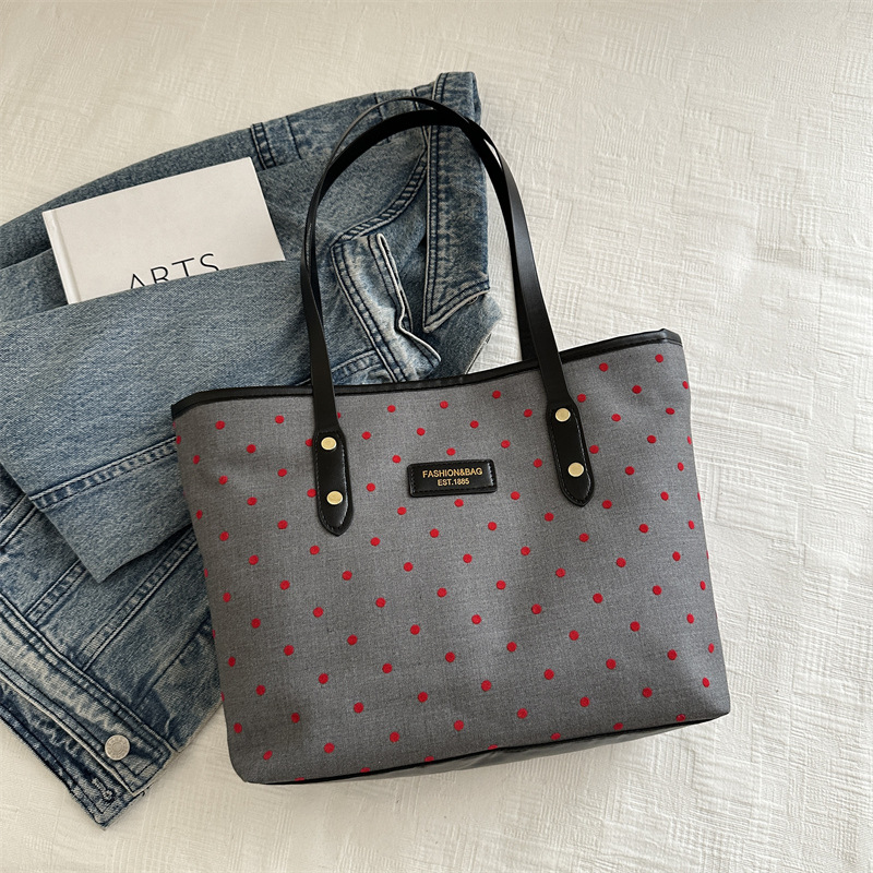 Bolsa de invierno de otoño y invierno de gran capacidad para mujeres 2024 nueva moda onda punto bolso de hombro de moda bolso de mano de viaje