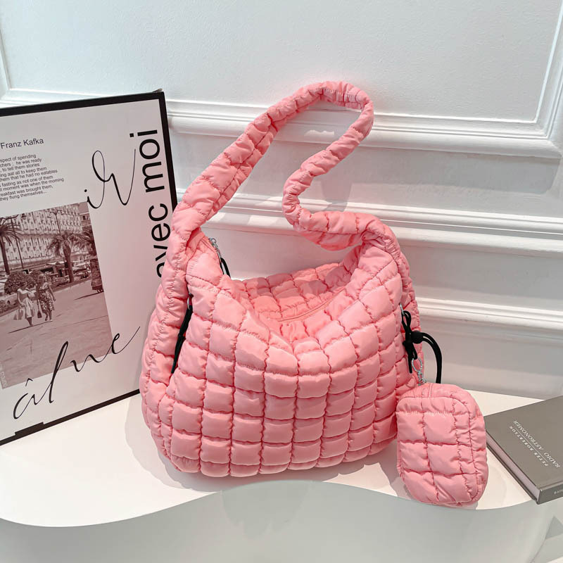 Venta al por mayor transfronteriza de bolsos de nubes plisadas nuevos bolsos maternos versión coreana de bolsos de plumón con algodón tote bolsos de hombro único de gran capacidad