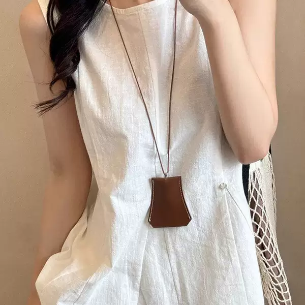 Light Luxury Style, Fashionable and Elegant Neck-Hanging Magnetic Leather Glasses Clip Necklace, Portable Anti-Loss Multifunctional Versatile Key Holder