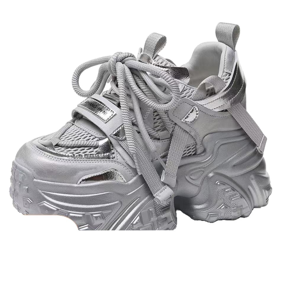 Zapatos de alta altura para mujeres transpirables verano 2026 nuevos zapatos casuales de moda versátiles pequeños muestran pies pequeños