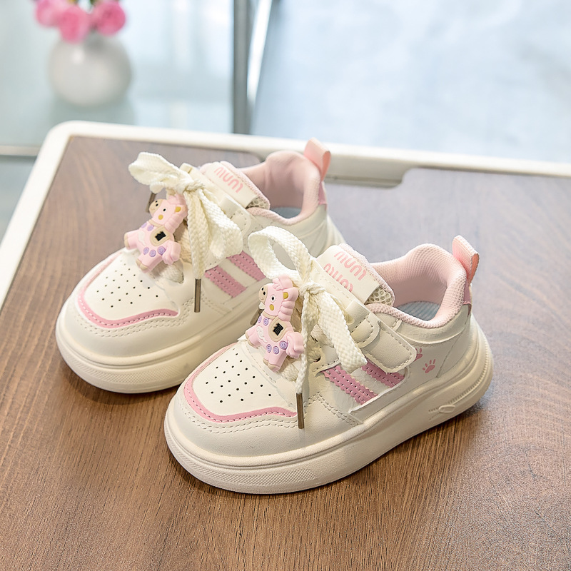Zapatos de skate para niños y niñas 2026 primavera y otoño lindo pony velcro antideslizante para niños pequeños zapatos blancos casuales zapatos deportivos