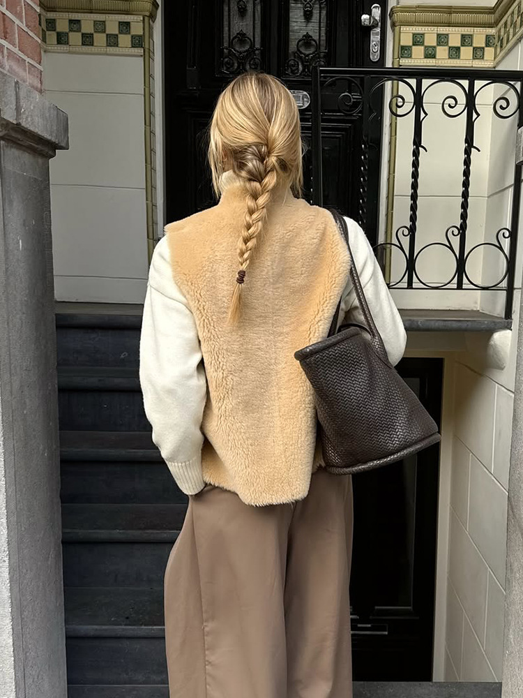 Cajera de cordero chaleco de cachemira primavera y otoño 2025 nueva ropa de mujer europea y americana sin mangas corta chaleco de cardigan casual image 3