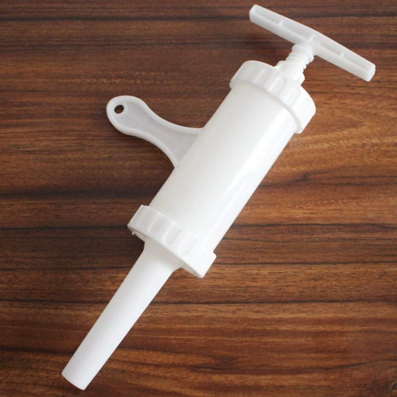 Ручной обивка домашнего полива колбасы для колбасы колбасы