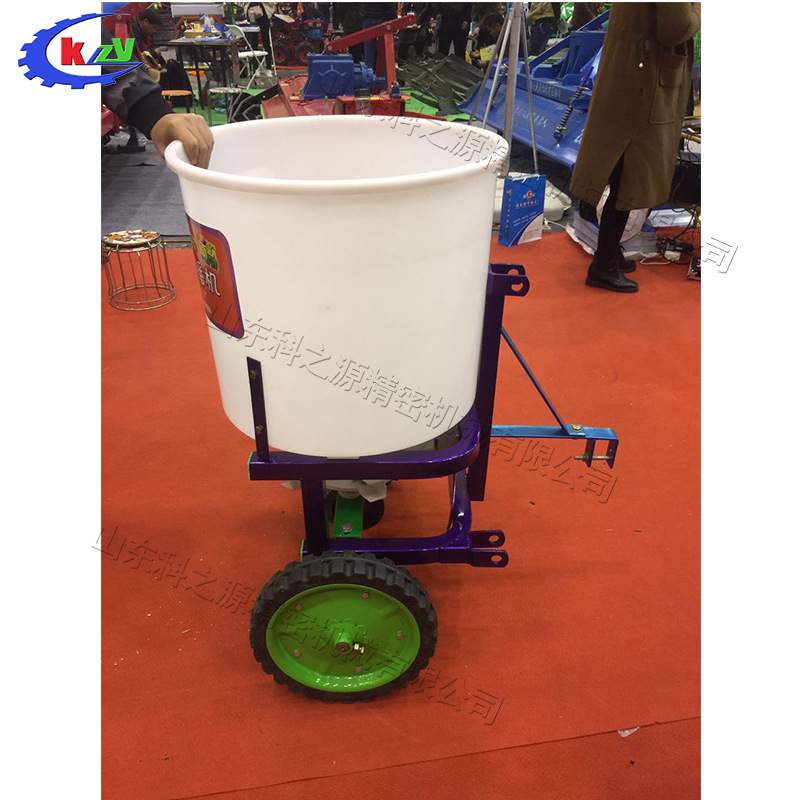 拖拉机后置肥料撒肥机 草种籽抛洒设备 尿素复合肥电动施肥器