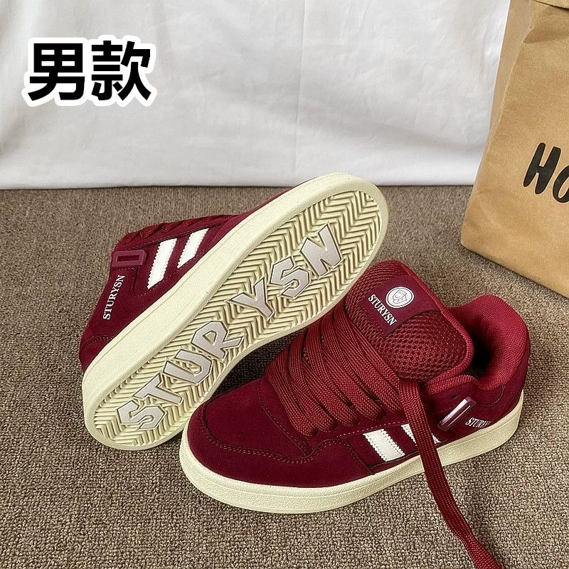Гонконгский стиль мужская обувь винный красный хлеб обувь мужская весна 2025 ретро новый уличный выстрел дикий повседневный кроссовок мужская