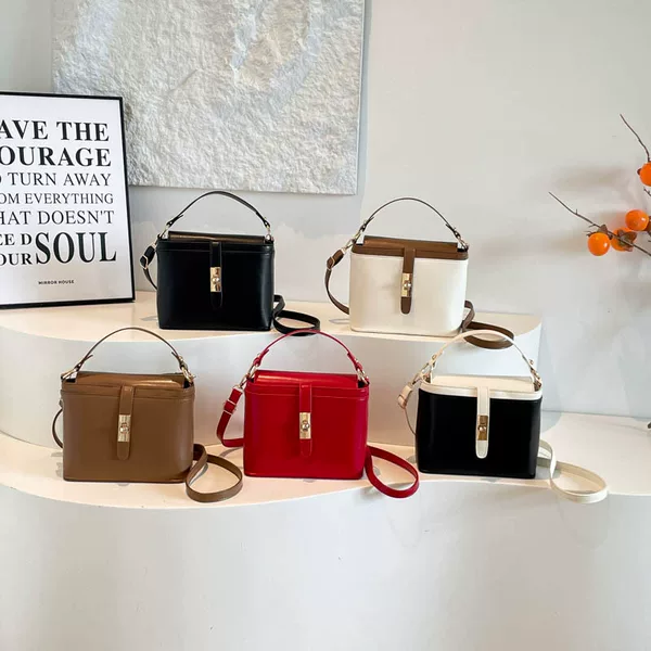 Drop shipping lock buckle 2026 PU exquisite personalized relaxed solid color foreign style textured crossbody shoulder small square bag