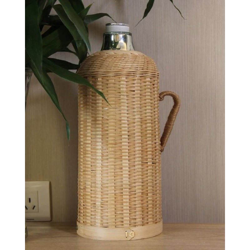 Прямые продажи с фабрики чистых бамбуковых и ротанговых бутылок для горячей воды ручной работы, старомодных ностальгических бамбуковых рабочих ретро-термосов.