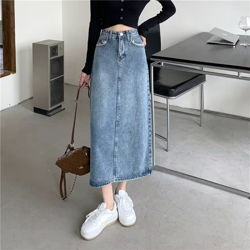 2024 новая осенняя нишевая джинсовая юбка трапециевидной формы средней длины с необработанными краями для женщин, закрывающая тело