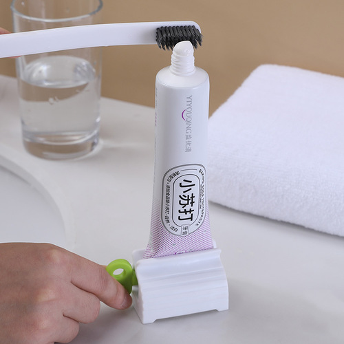 Toothpaste squeezer for lazy people to squeeze toothpaste artifact, children's squeeze sample facial cleanser, bathroom manual rotating clamp