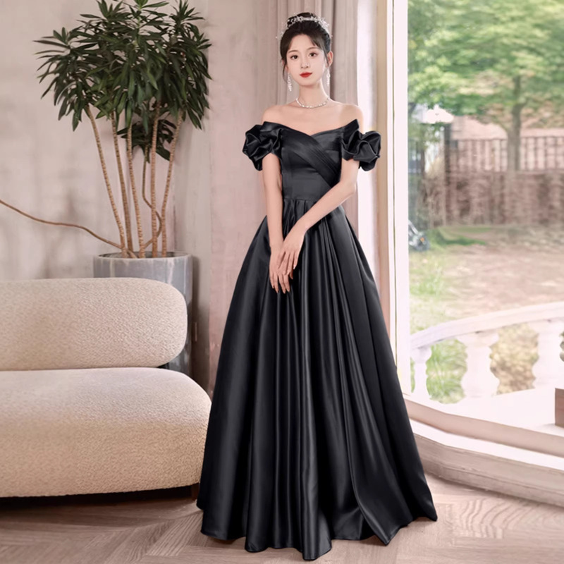 Black One-Shoulder High-End Satin Evening Gown, Light Luxury Niche Style, Suitable for Annual Meetings, Banquets, and Formal Occasions Black One-Shoulder High-End Satin Evening Gown, Light Luxury Niche Style, Suitable for Annual Meetings, Banquets, and Formal Occasions