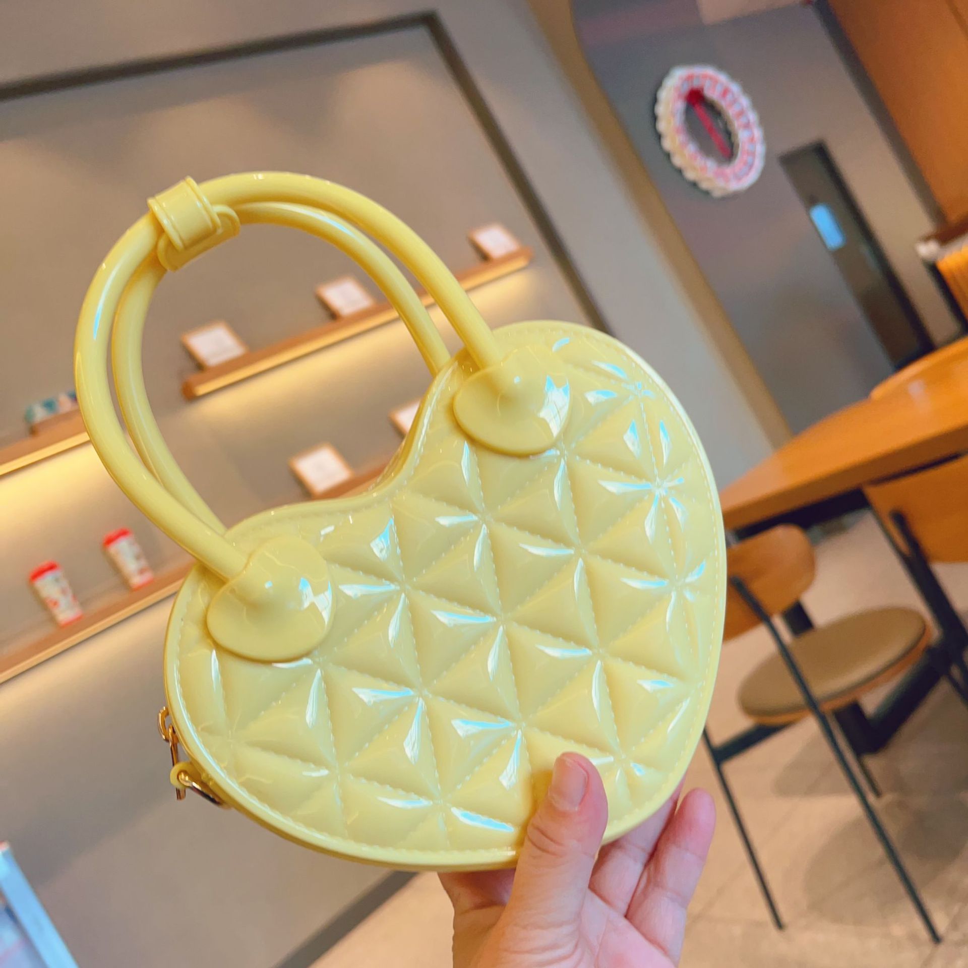 New PVC jelly bag for early spring 2025, heart-shaped hand-held small bag, diamond-shaped single-shoulder crossbody ladies' bag, sweet small bag undefined