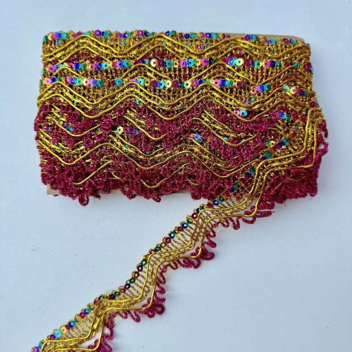 Triángulo de seda dorada, encaje de lentejuelas de color, encaje de torre plegable de mediados de otoño, bolso de camión grande, encaje superior, salón budista, encaje de mesa