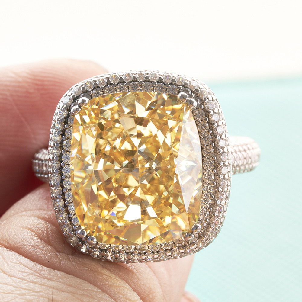 Almohada de corte amarillo anillo de diamantes de alto carbono anillo femenino super flash amarillo diamante anillo femenino pequeño libro rojo transmisión en vivo venta caliente