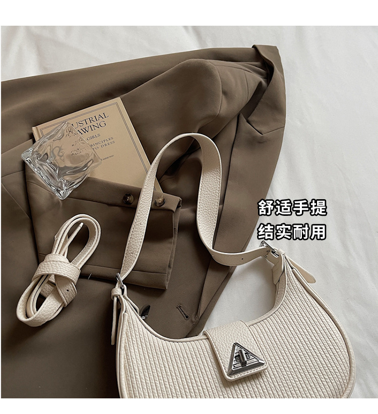 The 2025 new underarm bag for women is a simple and versatile single-shoulder crossbody bag. It is a popular and niche designer crescent-shaped women's bag Item Picture