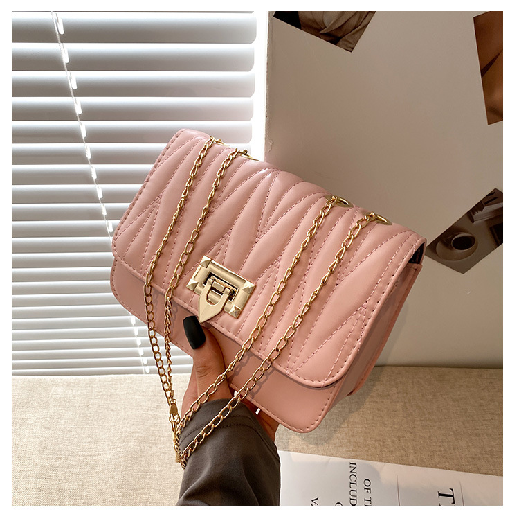 2021 New Stitching Crossbody Shoulder Bag Ins Advanced Lock Chain Bag display picture 6