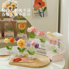 教師の日のプレゼントは高級です。先生にひまわりの花束を編んでプレゼントします。