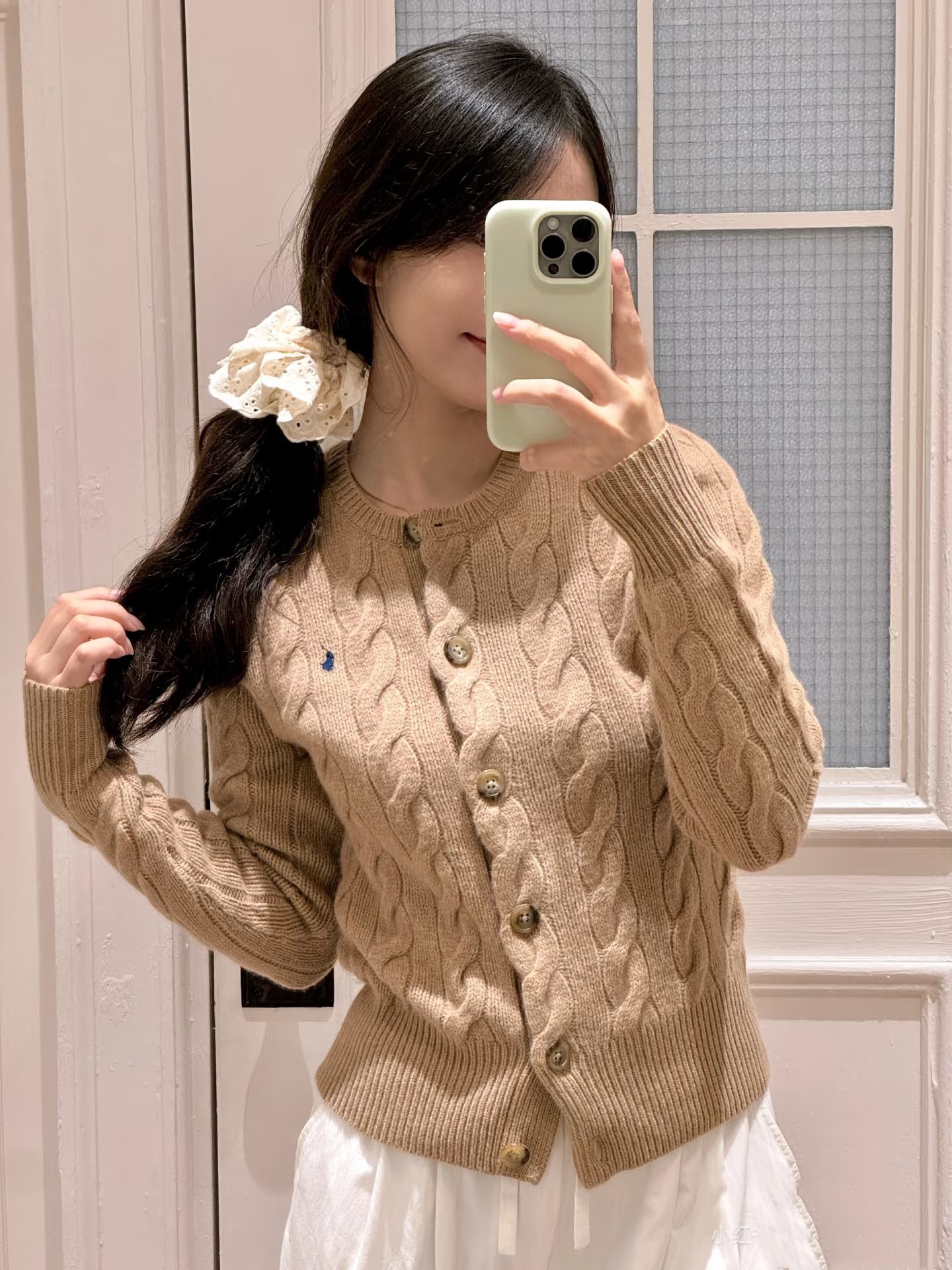 High-quality, loose-fitting, round-neck, long-sleeved, classic solid-color, fashionable, and subtly alluring knit top for women