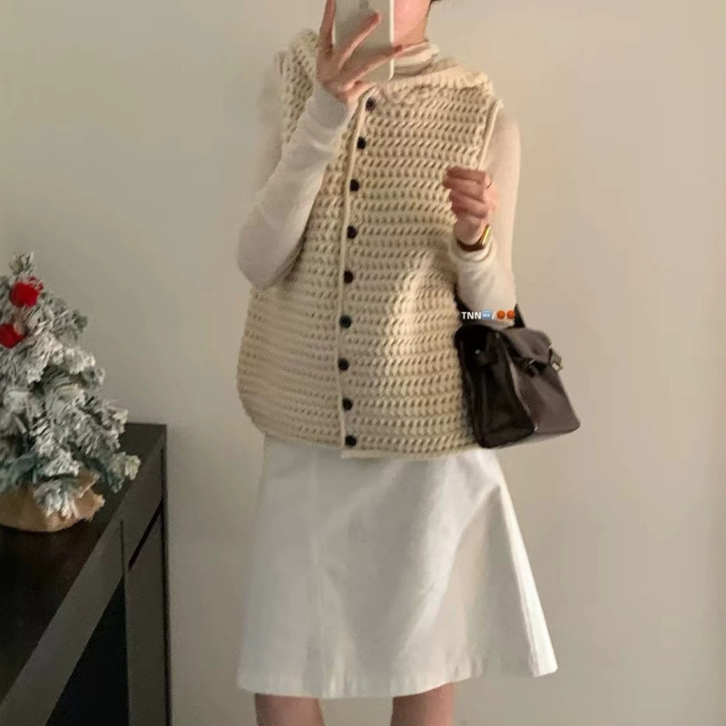 High-quality, chunky-knit, solid-color, age-reducing, and skin-brightening hooded cardigan for women, perfect for layering in autumn and winter as a vest or sweater