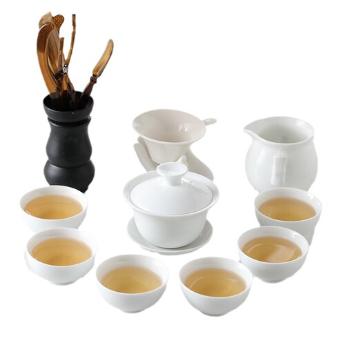 A complete set of white ceramic Chaoshan Gongfu tea set for home use, high-temperature resistant, simple Chinese style, including teapot, lid, and cups