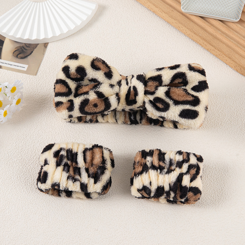 Traje de leopardo claro