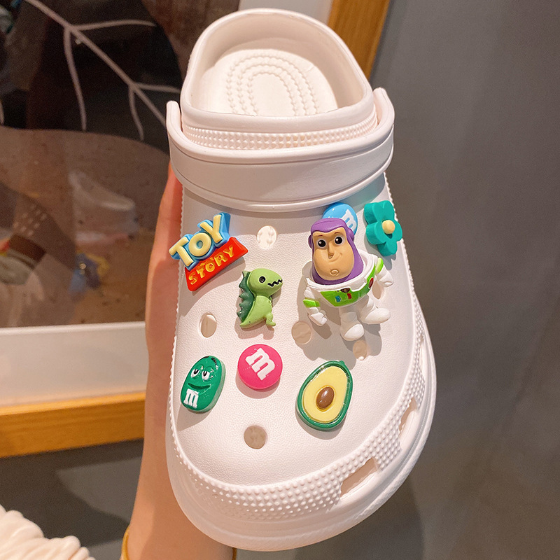 【売れ筋商品入荷】バズ・ライトイヤー ストロベリーベア 多用途 DIY アクセサリー 装飾 取り外し可能なホールシューズ バックル 靴の花|undefined