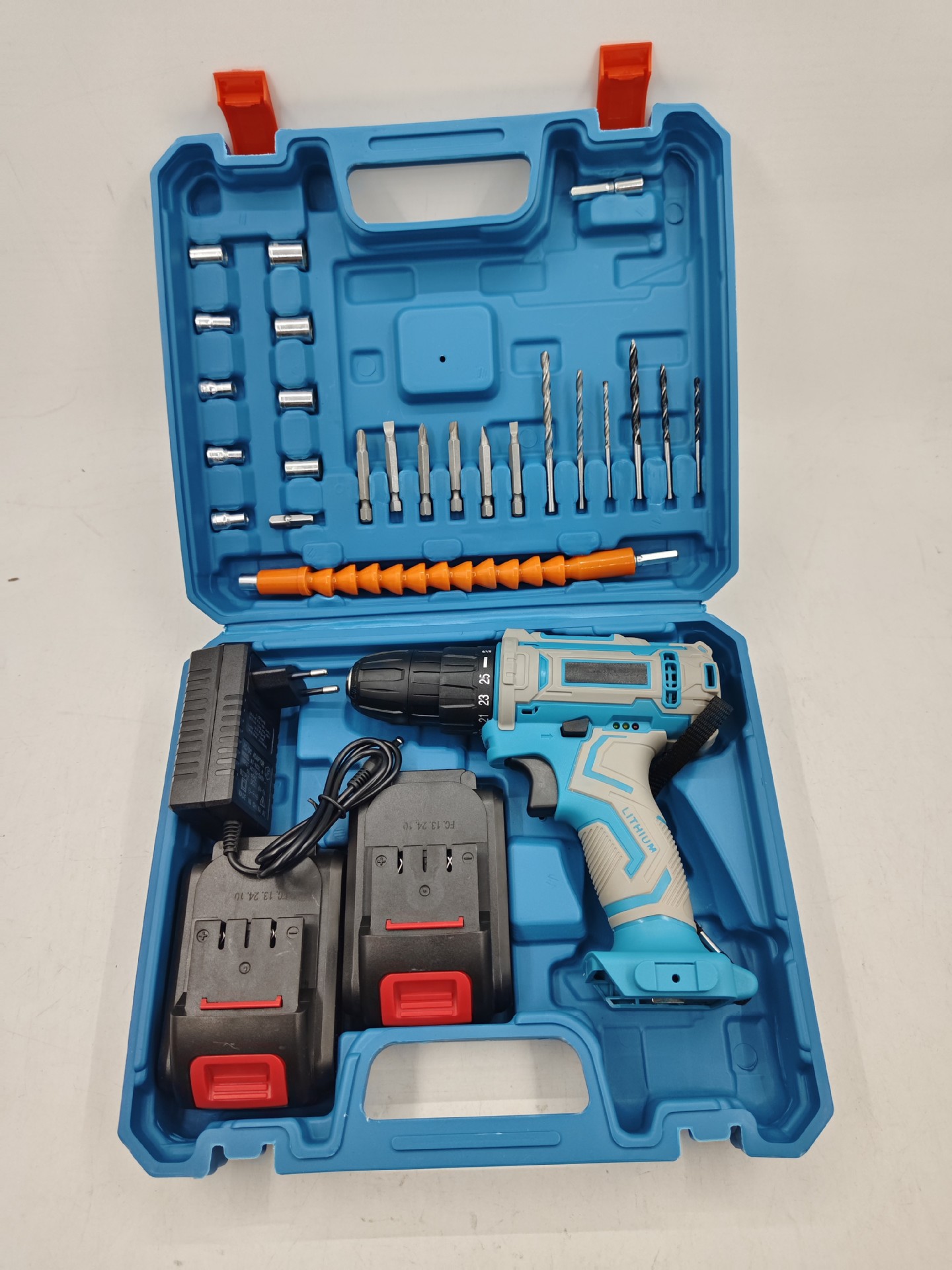 21v, dos eléctricos y un traje de carga