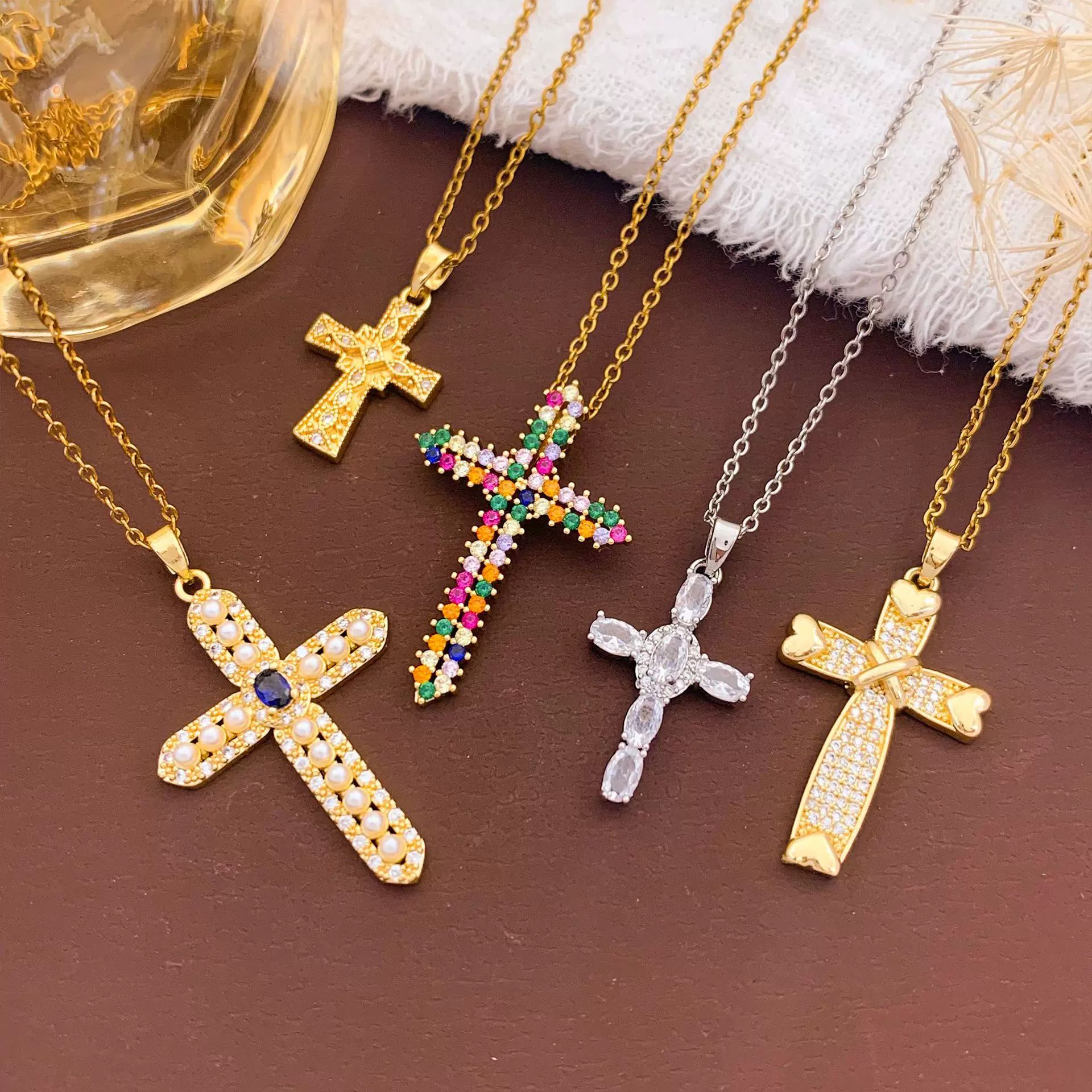 项链跨境小众设计十字架项链配饰女轻奢高级感铜镀金微镶锆石配饰