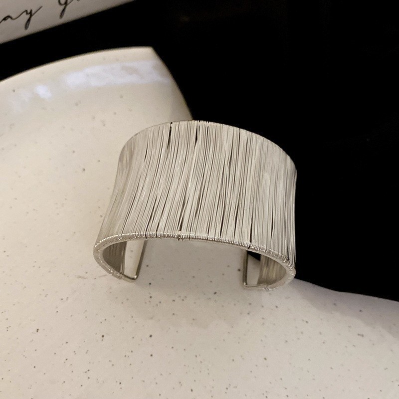 冷たい風のシンプルな金属の格子縞のブレスレット欧米の越境する新型の手環の小さい大衆のファッションの高級感の手飾りの卸売り|undefined