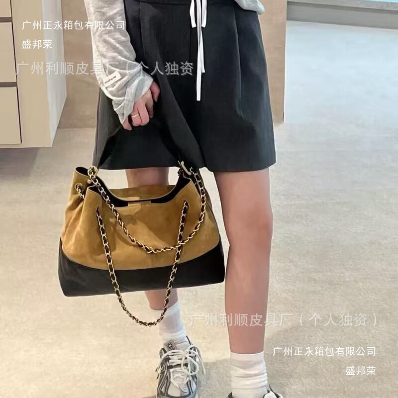 广州高版2小香麂皮双拼色菱格托特包hobo菱格链条横版女包|undefined