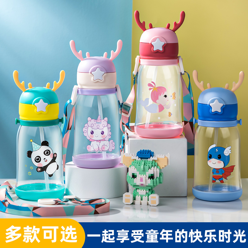 Taza de agua para niños Taza de paja portátil de verano Taza de plástico linda de verano Hervidor de agua para estudiantes de primaria Correa masculina Taza de agua Mujer