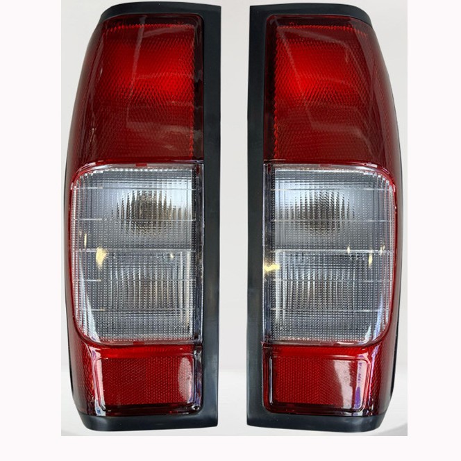 Aplicable a Nissan D22 pickup NAVARA luz trasera europea luz de dirección de Oriente Medio luz de niebla luz de freno