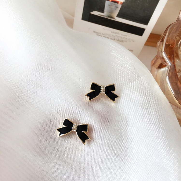 Korea Simple Black Bow Earrings display picture 9