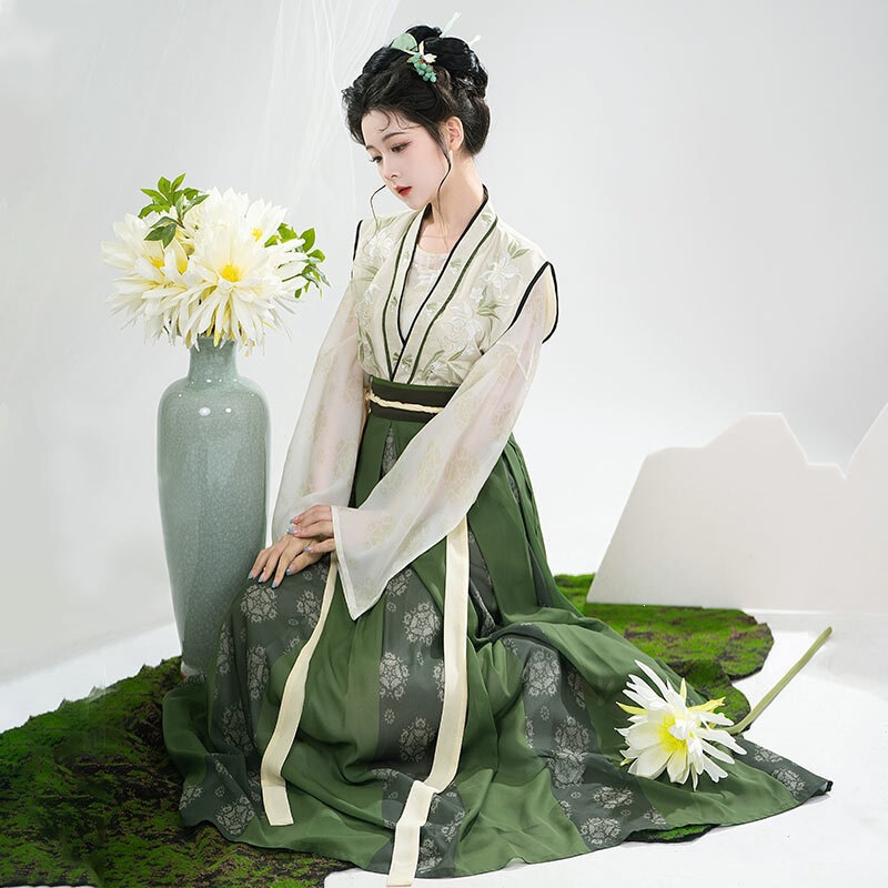 Original design Green Court Hanfu for women, Chinese style, Jin Dynasty style, cross-collar, waist-high pleated skirt, everyday outfit 8675 Original design Green Court Hanfu for women, Chinese style, Jin Dynasty style, cross-collar, waist-high pleated skirt, everyday outfit 8675