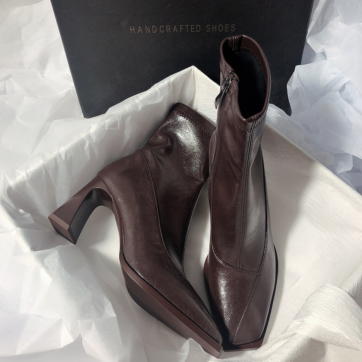 Rundleer uitvoering ~ Echt leer, zeer elastisch, slank model, damesmodel, nieuwe herfst- en wintercollectie, vierkante neus, stijlvolle blokhak._voghion.com