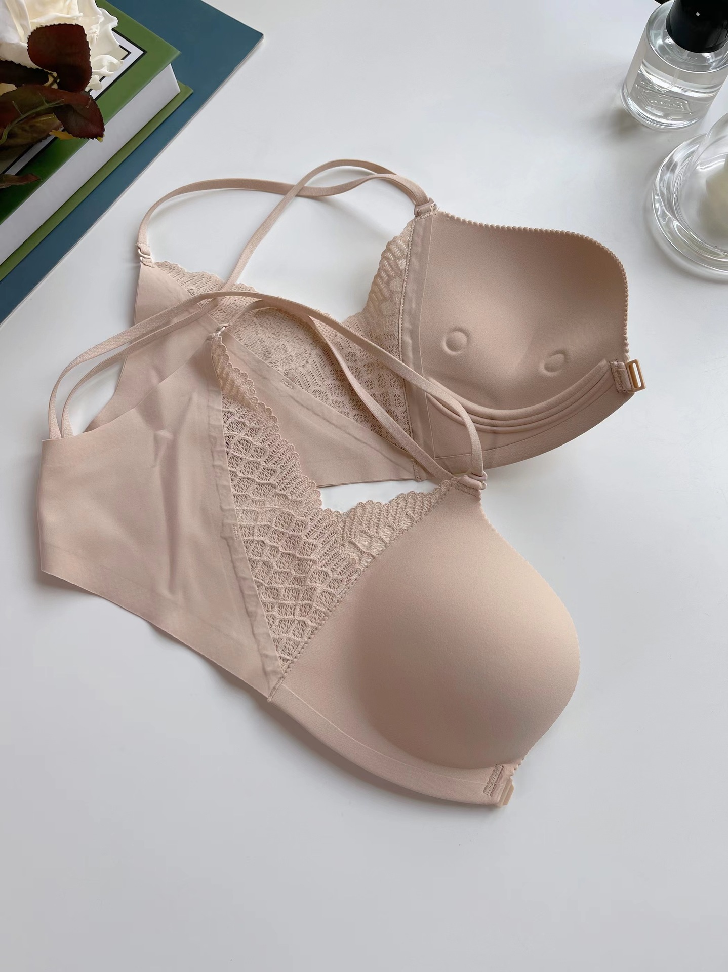 2022 nuevo verano frente hebilla pequeño pecho push up belleza correa de la ropa interior cruzada las mujeres pull up colección sujetador del pecho