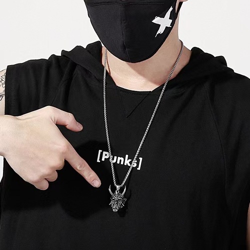 日本金角般若鬼怪吊坠项链复古个性万圣节面具 钛钢男士骷髅项链