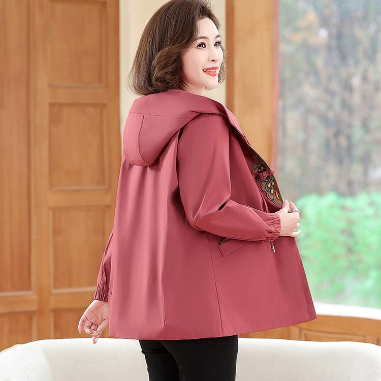 210kg extra large size middle-aged and elderly women's clothing Spring New Fat Lady plus size loose windbreaker mom coat 210kg extra large size middle-aged and elderly women's clothing Spring New Fat Lady plus size loose windbreaker mom coat