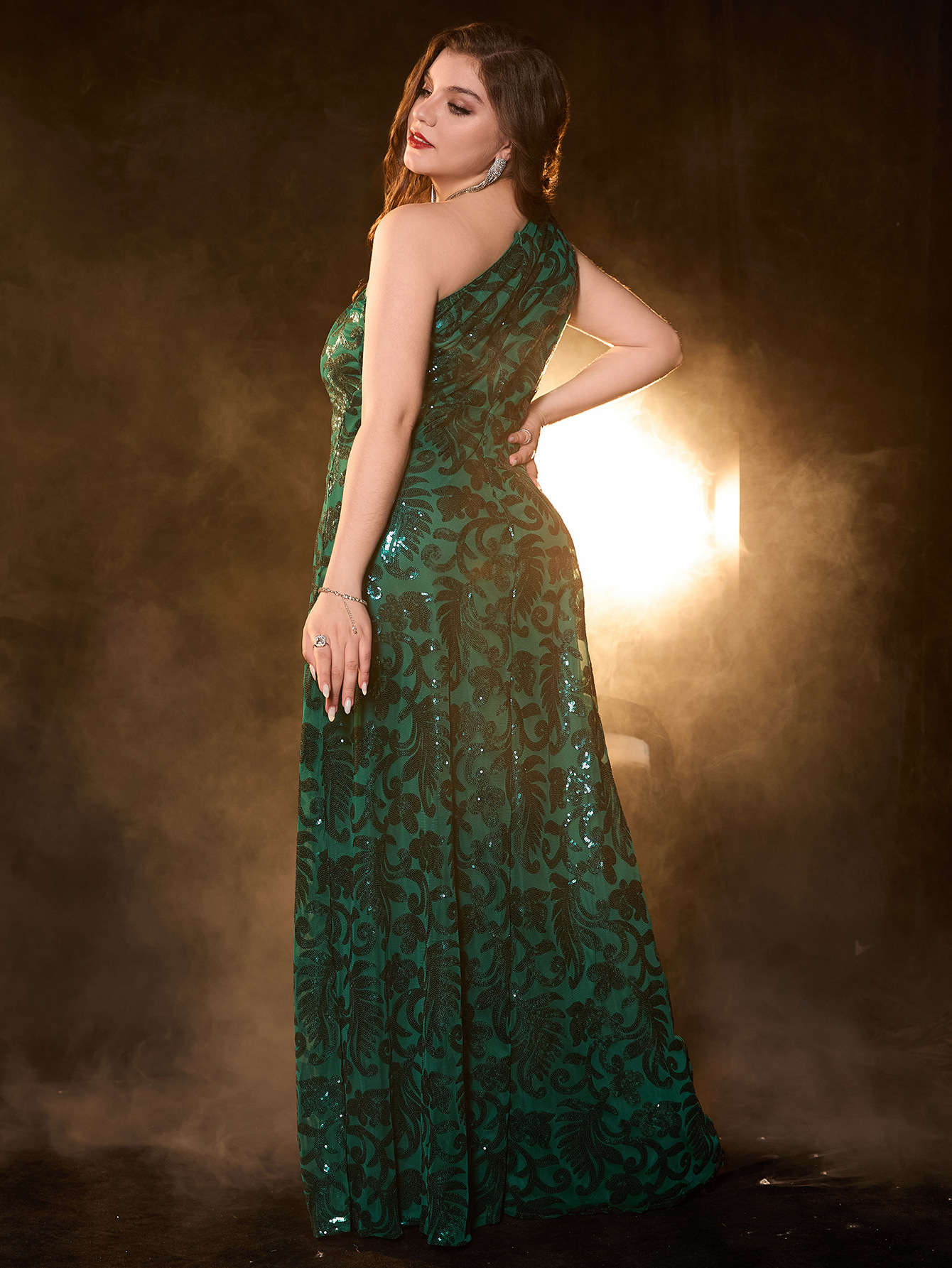 Vestido de talla grande vestido de noche caliente vestido de noche brillante europeo y americano comercio exterior cuello diagonal sin mangas falda larga Amazon elegante image 5