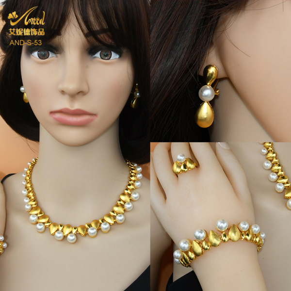Necklace for bride with zircon from pearl
